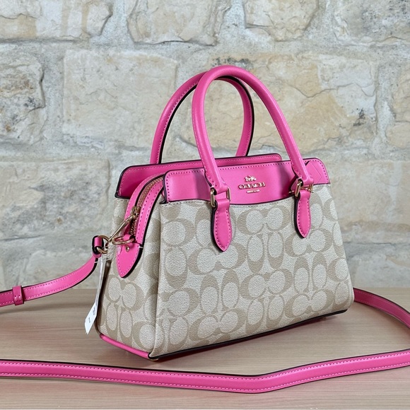 Coach - Picture 5 of 16